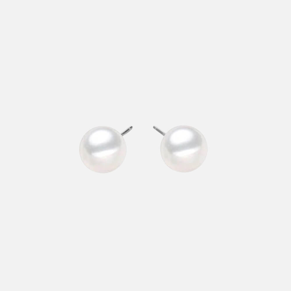 Elegant earrings with dangling pearls