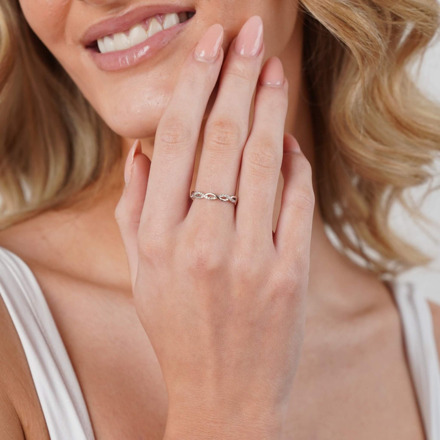 Elegant Wave Ring with Floating Design