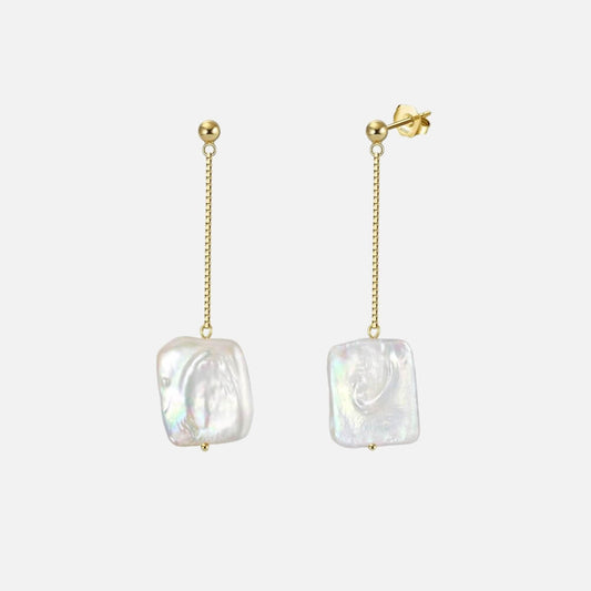 Pearl earrings inspired by elegant waves