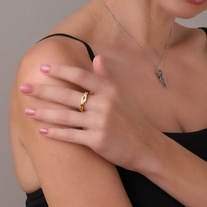 Elegant Knot Ring in Rose Gold