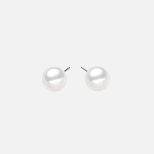 Elegant earrings with dangling pearls